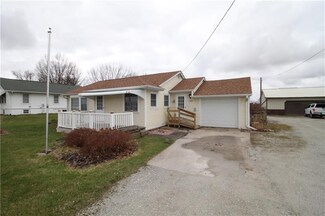 1209 N 7th St, Chariton, IA 50049