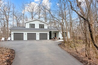 2S827 Red Oak Dr, Elburn, IL 60119