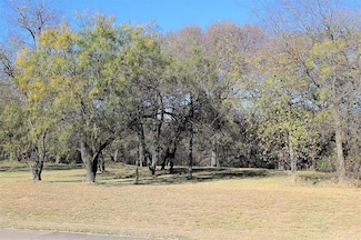2655 Creekwood Dr, Cedar Hill, TX 75104