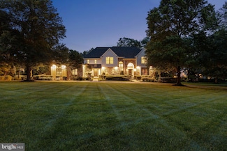 7 Weatherfield Dr, Newtown, PA 18940