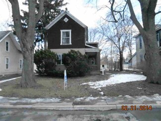 512 E North St, Winchester, IN 47394