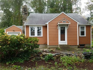 33 Albatross Dr, Saunderstown, RI 02874