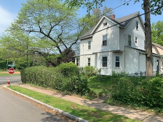 770 Trout Brook Dr, West Hartford, CT 06119