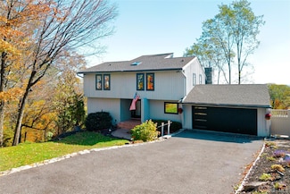 26 Summit Circle Dr, Mahopac, NY 10541