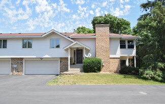 5686 Royal Oaks Dr, Saint Paul, MN 55126