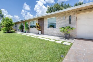 5725 Sands Point Dr, Lakeland, FL 33809