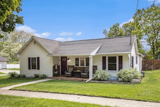 607 N Court St, Stanton, MI 48888