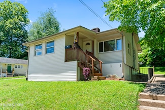 104 Carlisle Ln, Oak Ridge, TN 37830