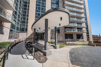 4545 Wornall Rd Unit 404, Kansas City, MO 64111