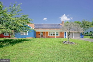 32 Country Club Rd, Willingboro, NJ 08046