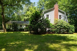 13 Fairway Dr, Hudson, NH 03051