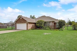 1820 Tudor Place, Moore, OK 73160