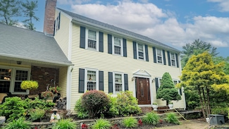 9 Oak Ridge Rd, Kensington, NH 03833