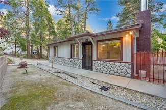 32159 Cove Cir, Running Springs, CA 92382