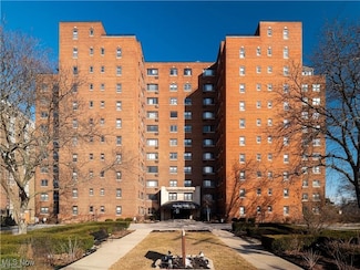 11720 Edgewater Dr Unit 215, Lakewood, OH 44107