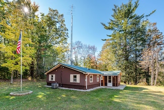 6527 S James Rd, Baldwin, MI 49304