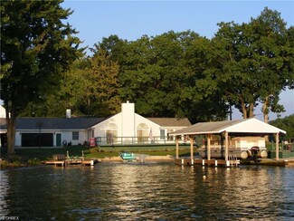 2532 Tupelo Dr, Roaming Shores, OH 44084