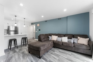 1196 E Waterside Cove Unit 11, Midvale, UT 84047