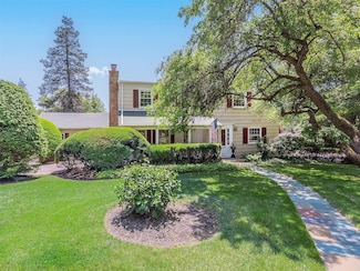 22 Beverly Rd, Port Washington, NY 11050