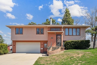 3008 San Salvador Dr, Waterloo, IA 50702