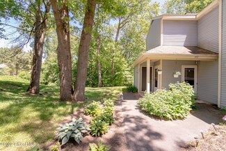 207 Yorktown Dr, Clifton Park, NY 12065