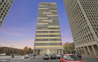 210 Locust St Unit 21E, Philadelphia, PA 19106