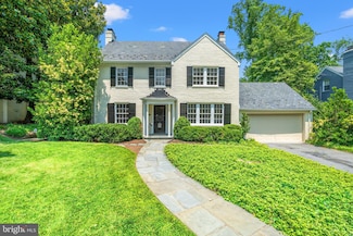 3211 Thornapple St, Chevy Chase, MD 20815