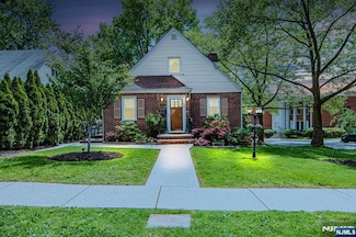 835 Prince St, Teaneck, NJ 07666