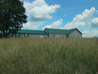 9187 Lieving Rd, Letart, WV 25253