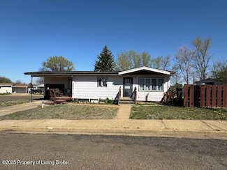 1071 Lincoln St, Dickinson, ND 58601