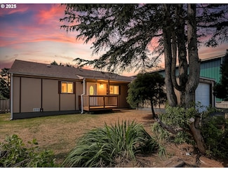 111 Cypress Ave, Garibaldi, OR 97118