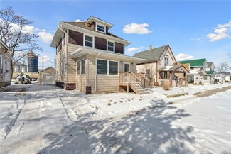 832 10th St SW, Cedar Rapids, IA 52404