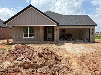 1809 Edwards St, Pea Ridge, AR 72751