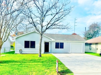 308 S 11th St, La Porte, TX 77571