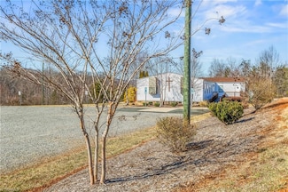 1255 Mountain View Rd, King, NC 27021