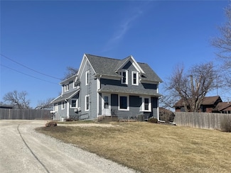 5911 C Ave NE, Cedar Rapids, IA 52402