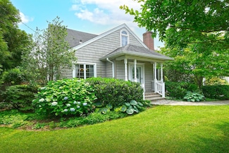 17 Walker Ave, Syosset, NY 11791