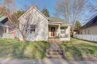 2216 N Taylor Ave, Springfield, MO 65803