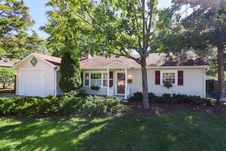 814 Countryside Dr, Wheaton, IL 60187
