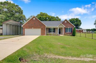 3222 Sulphur Springs Rd NE, Hickory, NC 28601