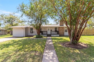 57 Lantana Ct, Lake Jackson, TX 77566