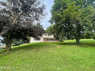 129 Wood Dale Dr, Ballston Lake, NY 12019