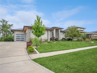 2949 Prairie Rose Dr, Norwalk, IA 50211
