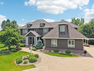 5570 Surrey Ln, Waunakee, WI 53597