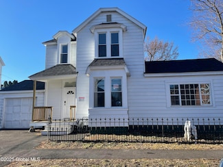 22 115th St, Troy, NY 12182