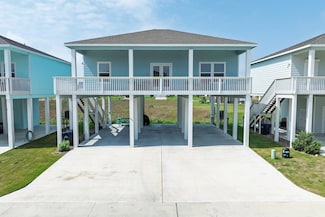 203 Paradise Dr, Rockport, TX 78382