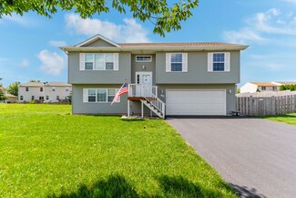 1028 Heritage Ct, Hebron, IL 60034