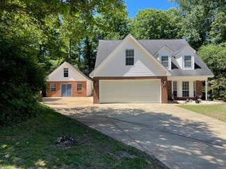 172 Lake Bend Cove, Elmore, AL 36025