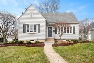 808 S Wheaton Ave, Wheaton, IL 60189