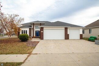 442 33rd St N, Moorhead, MN 56560